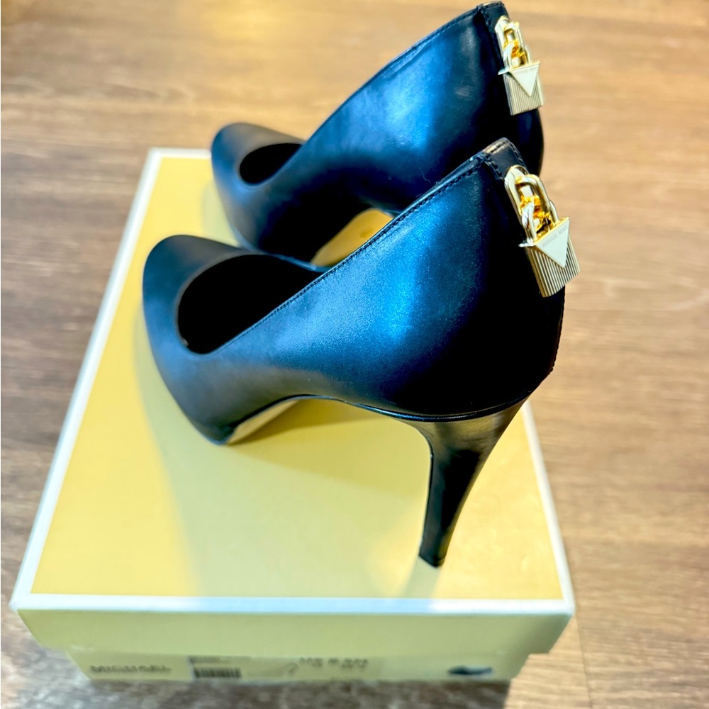 MK Black heels